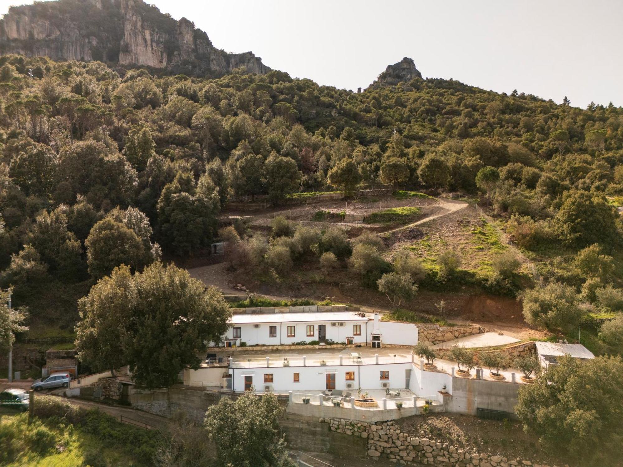 Вилла Casa Jerzu S'Essia De Su Santu Экстерьер фото